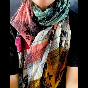 Lafayette Gallery Scarf ⭐️